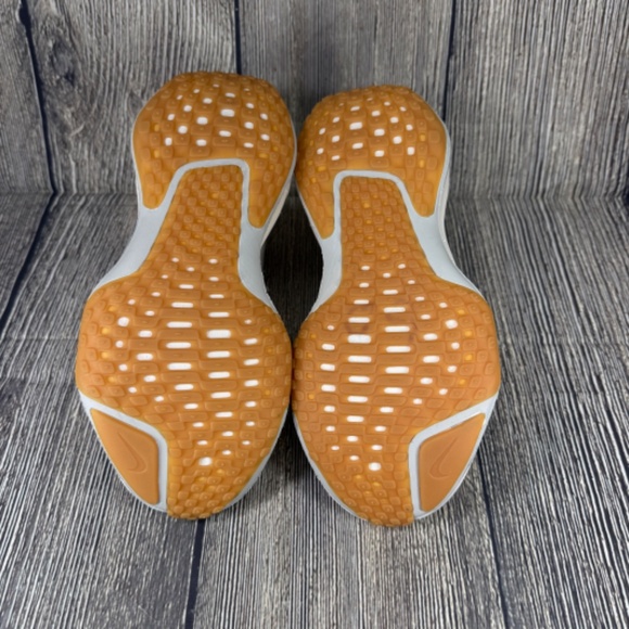 Nike ZoomX Invincible Run Flyknit 3 Light Bone/Sail/Gum WMNS 5 DR2660-008 - Picture 2 of 8